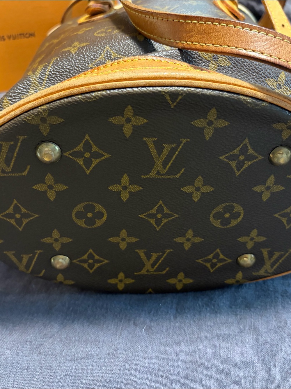 Louis Vuitton Monogram Petit Bucket Bag with Tan Leather Trim - Vintage - Picture 6 of 12